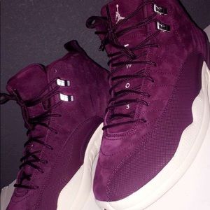 Selling jordans 12